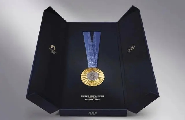 Medal and Torch Cases