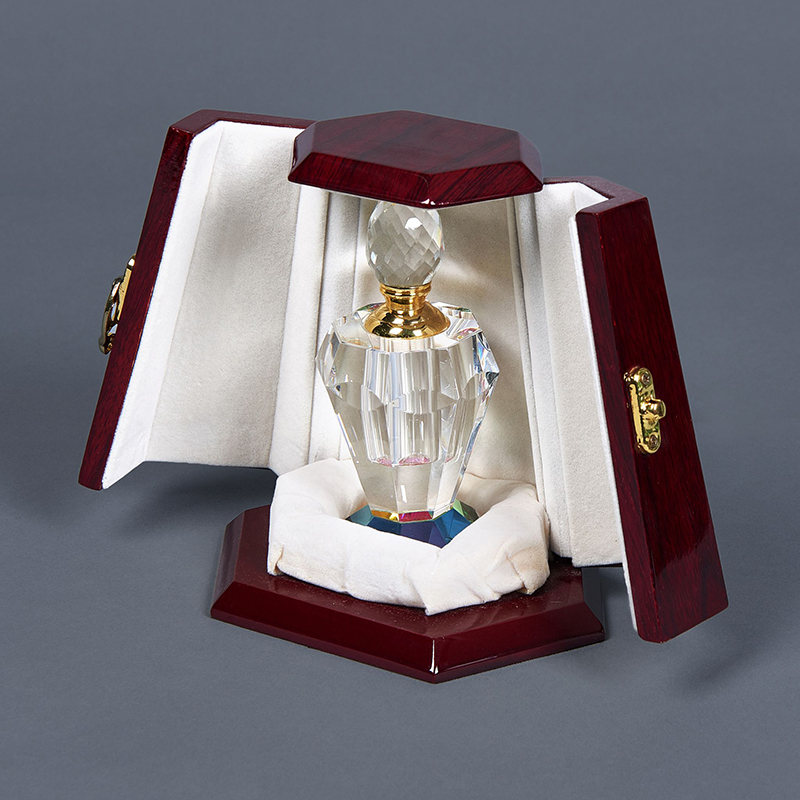 Luxury perfume packaging.jpg