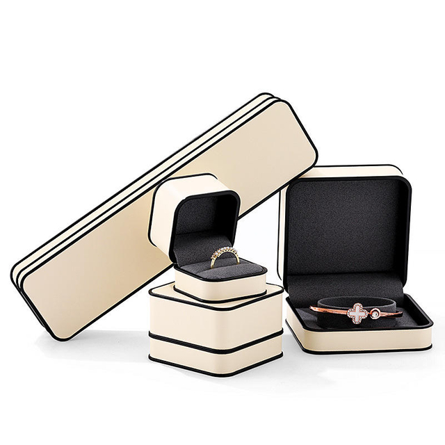 Black Edged Rounded Leather Jewelry Box