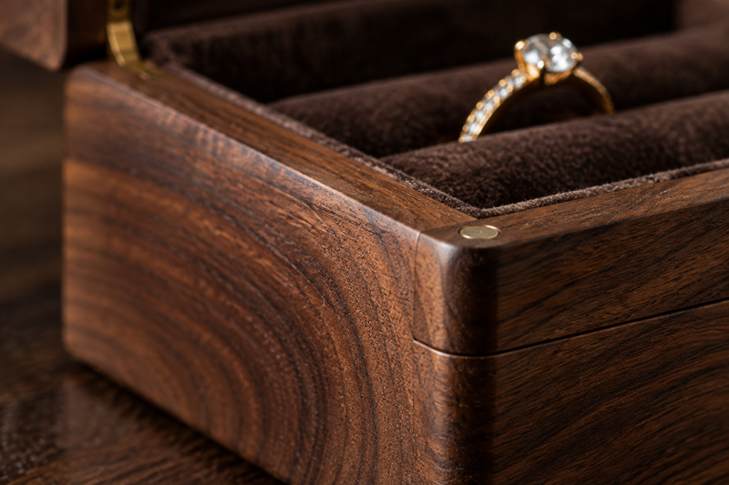 solid wood jewelry packaging box.png